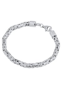 Bracciale in argento con design intrecciato, chiusura a moschettone e finitura lucida con maglie lisce e arrotondate.