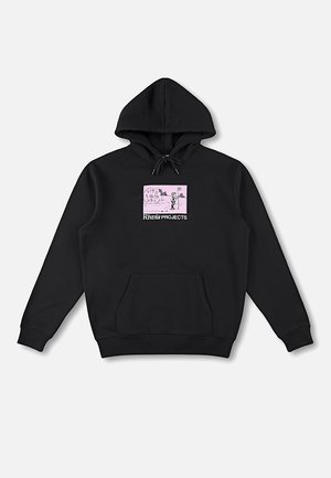 Felpa nera con cappuccio regolabile e tasca frontale. Presenta una grafica rettangolare rosa con la scritta "Riviera PROJECTS" ed elementi di design astratti.