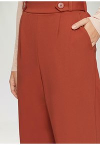 QS CULOTTE AUS INTERLOCK - Pantaloni - rostrot