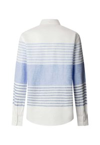 Camisa de hombre de manga larga con botones, con rayas horizontales blancas y azul claro, mostrada desde atrás.