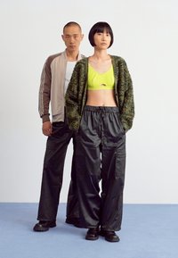 Rains RAIN PANTS WIDE UNISEX - Kareiviško stiliaus kelnės - black grain