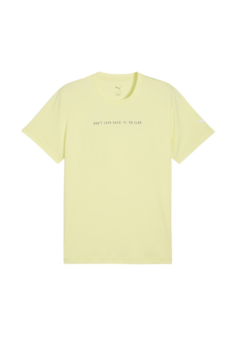 Lys gul kortærmet t-shirt med teksten "DON'T LOOK BACK PR CLUB" trykt i grå på forsiden. Simpelt design, afslappet stil.