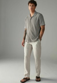 Next TEXTURED SHORT SLEEVE - Majica - neutral brown stripe