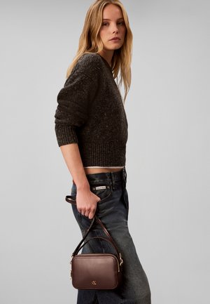 Calvin Klein, HARDWARE CAMERA - Sac à main - dark brown