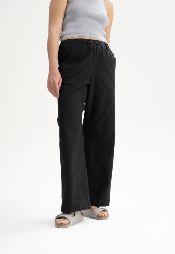 CRÊPE TURVI - Stoffhose - schwarz