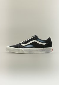 Nem kiválasztott, distressed black/marshmallow