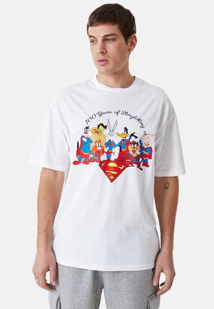New Era SUPERHERO LINE UP - Print T-shirt - weiß