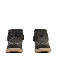 Stivali alla caviglia in suede grigio con dettagli in frange alla caviglia, motivo cucito sulla parte anteriore e suola in gomma beige.