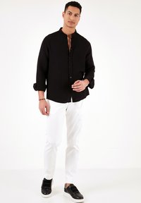 Buratti REGULAR FIT - Ing - black
