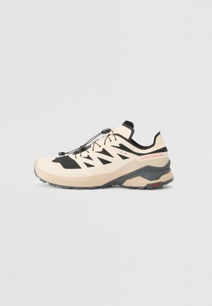 XA META GORE TEX - Vaelluskengät - black/oxford tan/tender peach