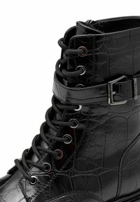 Tamaris Bottines à plateau - black croco