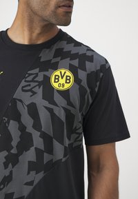 Puma BVB BORUSSIA DORTMUND FTBLCULTURE+ TEE - Sporto klubų atributika - black/shadow gray