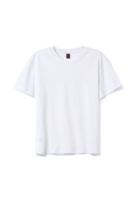 Camiseta de algodón blanca con cuello redondo, mangas cortas y dobladillo recto. Textura suave, sin patrones, con una pequeña etiqueta de marca visible en el interior.