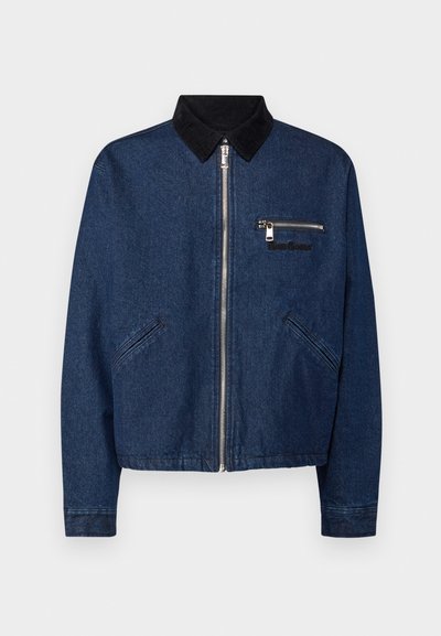 Denim jacket in dark blue with a black corduroy collar, front zip closure, chest pocket, and side pockets designed for casual wear.