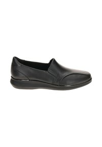 Zapato negro tipo slip-on hecho de cuero liso con punta redondeada, costuras mínimas y una suela de perfil bajo. Sin hardware visible ni patrones.