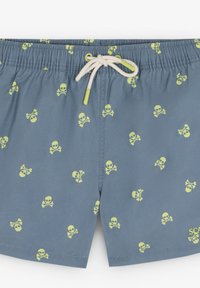 Costumi da bagno da uomo in tessuto grigio, con un motivo ripetuto di teschi e tibie verde lime, cintura elastica con cordino bianco.