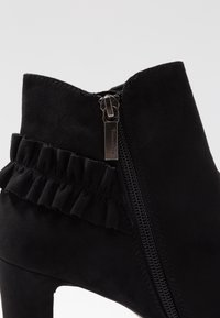 Tamaris Kotníková obuv - black