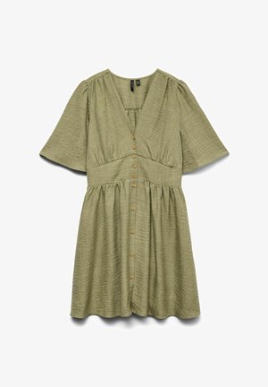 Krátké rukávy, áčková sukně ve světle olivově zelené barvě, s výstřihem do V, zapínáním na knoflíky a strukturovanou tkaninou se skládacími pasem.