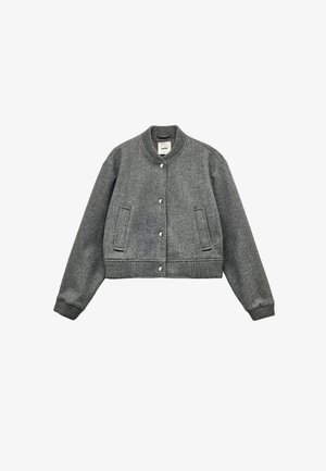 Veste en laine grise coupée avec un col rond, un devant à boutons-pression, deux poches latérales et des poignets et un ourlet côtelés. Tissu texturé.