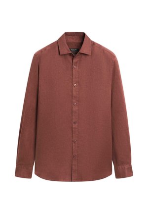 Langärmliges Hemd mit Knöpfen in gedämpftem ziegelrot mit Kragen und Manschetten, flach auf weißem Hintergrund präsentiert.