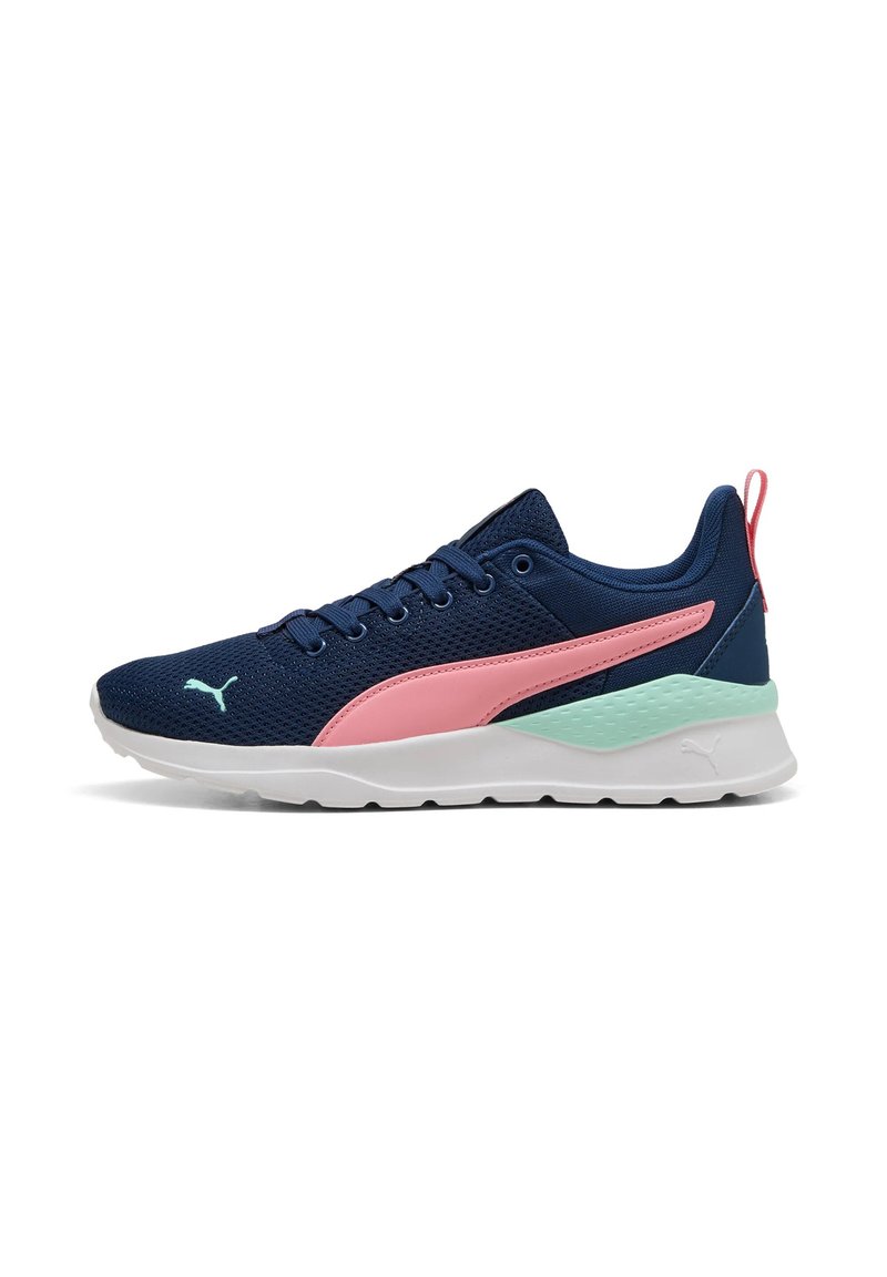 Marineblaue Netz-Laufschuhe mit pinken und mintfarbenen Akzenten. Ausstattung mit weißer Gummisohle, abgerundetem Zehenbereich und Schnürverschluss. PUMA-Logo aufgedruckt.