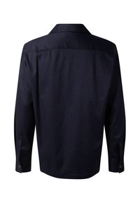 Langärmliges Hemd in Marineblau, aus Baumwolle, klassischer Kragen, mit Knopfmanschetten, Rückenteil mit Yoke-Detail, lockere Passform, schlichtes Design, ohne Muster.