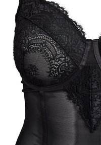 Bralette in pizzo nero con intricati motivi floreali, materiale trasparente e bordi morbidi, dotata di un corpino liscio e spalline regolabili.