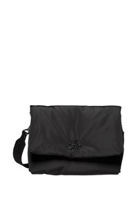 Sort nylon skuldertaske med klaplukning, justerbar rem og præget logo på forsiden. Blød tekstur og enkelt design.
