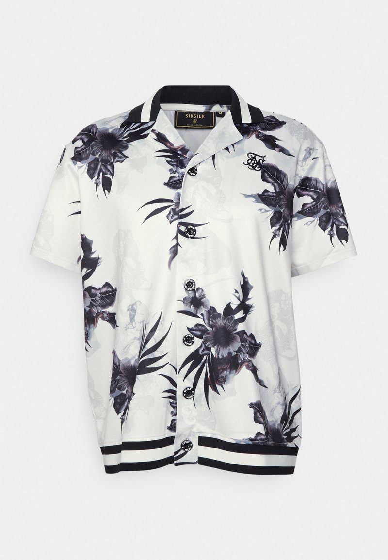 Camisa blanca de manga corta con botones, estampado floral en negro y gris, cuello y dobladillo a rayas, y logo bordado en el pecho.