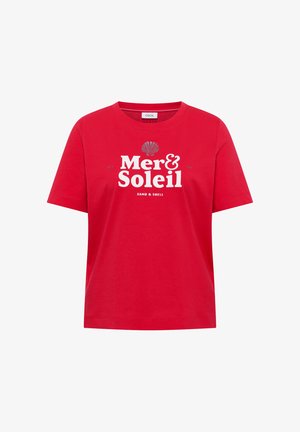 Rotes T-Shirt mit kurzen Ärmeln und Rundhalsausschnitt, mit weißem Text "Mer & Soleil" und "Sand & Shell" unter einer Muschelgrafik auf der Brust.