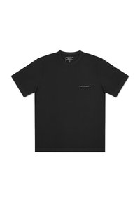 Czarny bawełniany t-shirt z okrągłym dekoltem, krótkimi rękawami i małym białym logo na piersi. Prosty, regularny krój.