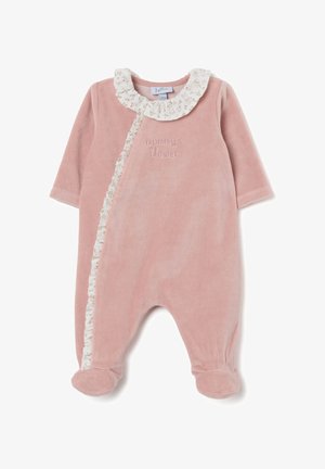 Roze fluwelen onesie met lange mouwen, bloemenpatroon met volants op de kraag en 'mama's bloem' borduring op de voorkant. Heeft een voetjes ontwerp.