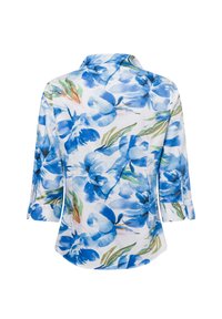 Blusa floreale con sfondo bianco e vivaci fiori blu e foglie verdi, maniche a tre quarti e colletto.
