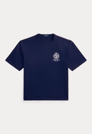 Polo Ralph Lauren, RELAXED FIT JERSEY GRAPHIC T-SHIRT - Μπλουζάκι με στάμπα - newport navy