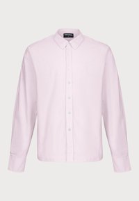 Jasnoróżowa, paskowana koszula zapinana na guziki z kołnierzykiem, długimi rękawami i niebieskimi guzikami; na piersi widnieje subtelne haftowane logo "PEGADOR".