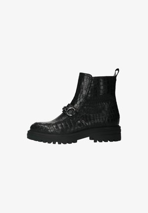 Bottines noires en cuir verni à motif crocodile. Présentent une semelle en caoutchouc solide, une fermeture éclair sur le côté et un détail de boucle décoratif.
