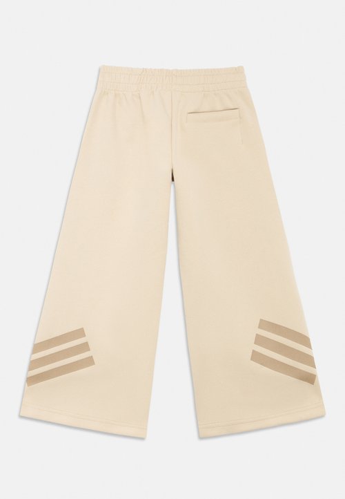 adidas FUTURE ICONS STRIPES WIDE LEG PANTS UNISEX - Pantalones deportivos - crystal linen/trace khaki — foto 5