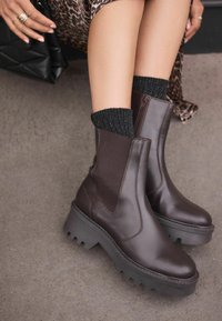 Next FOREVER COMFORT CHUNKY CHELSEA - Kotníkové boty na platformě - chocolate brown