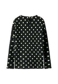 Zwarte blouse met lange mouwen en witte stippen, voorzien van een kleine sleutelgatknopsluiting op de achterkant van de halslijn.