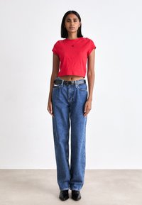 Calvin Klein Jeans CROPPED SLIM TEE - Základné tričko - candy apple