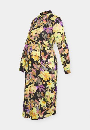 Vestido floral de comprimento médio com uma base preta e padrões de flores coloridas, mangas longas, gola e um cinto amarrado na cintura.