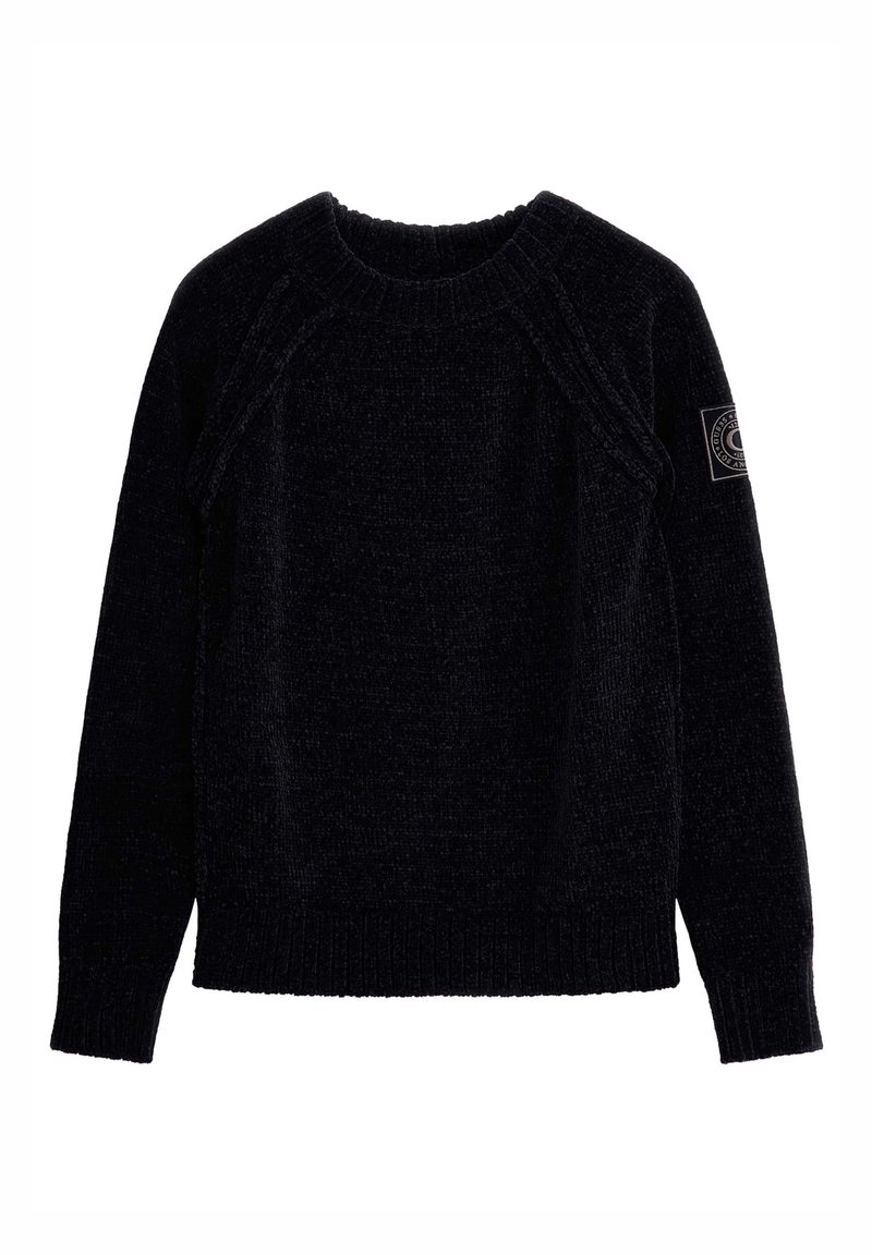 Dunkelgrauer Strickpullover mit einem gerippten Rundhalsausschnitt, Raglanärmeln und einer strukturierten Oberfläche. Verfügt über ein Patch-Logo am linken Ärmel.