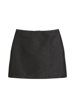 Crna mini suknja s teksturiranim cvjetnim uzorkom, ravnog kroja i skrivenim patentnim zatvaračem straga. Glatka, lagana tkanina.