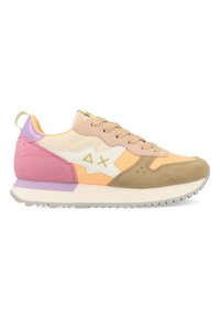 Sneakers colorate con lacci, caratterizzati da un mix di suede beige, rosa e lavanda e mesh, con un logo bianco e suola in gomma testurizzata.