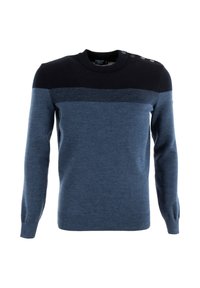 Maglione lavorato a maglia in blu scuro e blu chiaro, con scollatura a girocollo, orlo a coste e quattro bottoni decorativi sulla spalla.