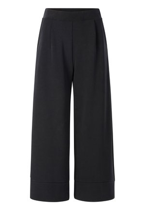 Wijd-uitlopende zwarte broek van een gladde stof. Heeft een hoge tailleband, plooien aan de voorkant en een manchetzoom voor extra detail.