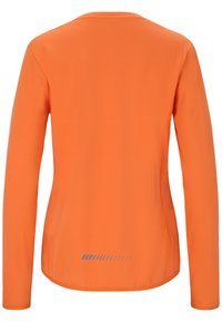 Langärmliges Sportoberteil in leuchtendem Orange. Leichter Stoff mit subtilem Textur. Mit einem runden Halsausschnitt und einem reflektierenden Akzent nahe dem Saum.