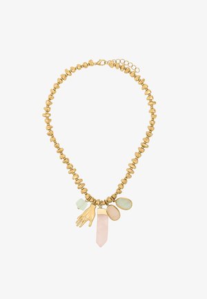 Złocony naszyjnik z teksturowanymi okrągłymi koralikami. Posiada wiele charms w różnych kształtach: rękę oraz kilka zawieszek przypominających kamienie szlachetne w pastelowych kolorach.