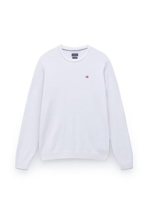 Schlichter, weißer, langärmeliger Rundhals-Pullover mit kleinem norwegischem Flaggenemblem auf der linken Brust sowie gerippten Bündchen und Saum.