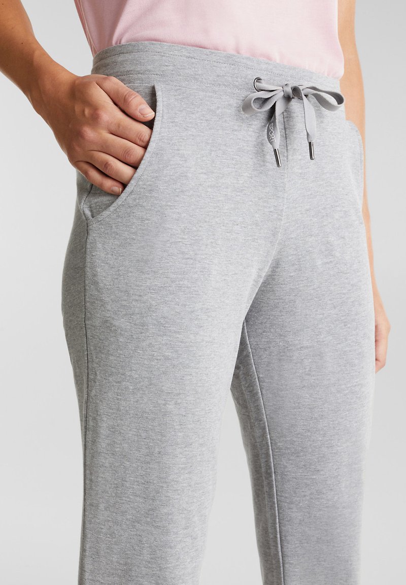 Damen Sportbekleidung | Esprit Sports SAMTIGE SWEAT MIT BIO-BAUMWOLLE Jogginghose medium grey/grau - LI49046 Damen Sportbekleidung | Esprit Sports SAMTIGE SWEAT MIT BIO-BAUMWOLLE Jogginghose medium grey/grau - LI49046